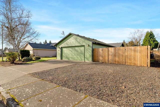 247 SW Manzanita St, Mcminnville, OR 97128