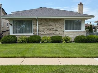 8506 N Clifton Avenue, Niles, IL 60714