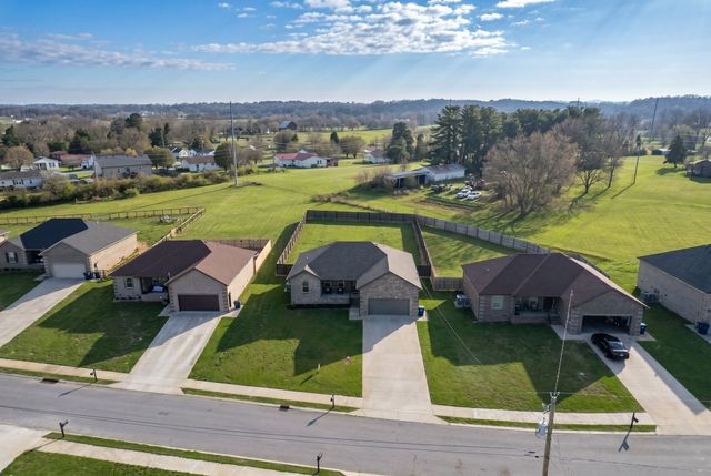 108 Smithfield Dr, Shelbyville, TN 37160