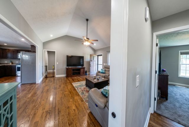 108 Smithfield Dr, Shelbyville, TN 37160