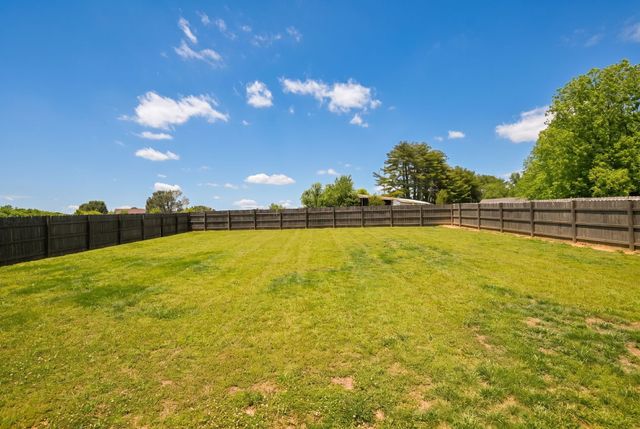 108 Smithfield Dr, Shelbyville, TN 37160