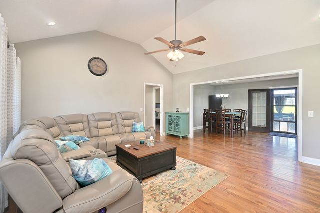 108 Smithfield Dr, Shelbyville, TN 37160