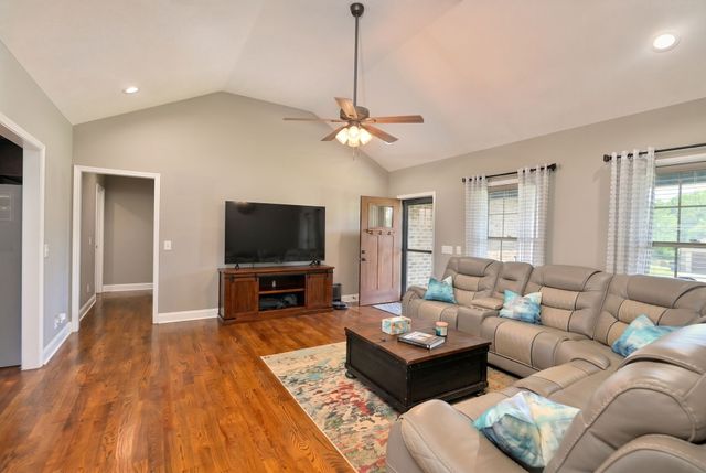 108 Smithfield Dr, Shelbyville, TN 37160