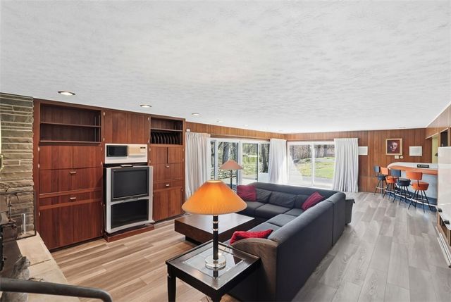 103 Zernich Dr, Center Twp, PA 15001