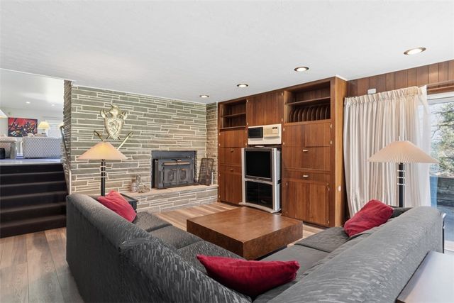 103 Zernich Dr, Center Twp, PA 15001