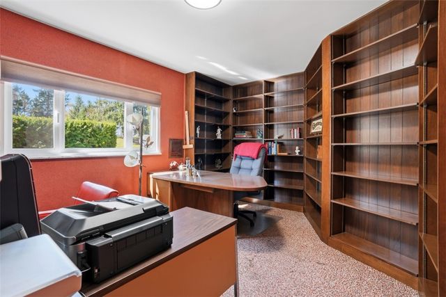 103 Zernich Dr, Center Twp, PA 15001