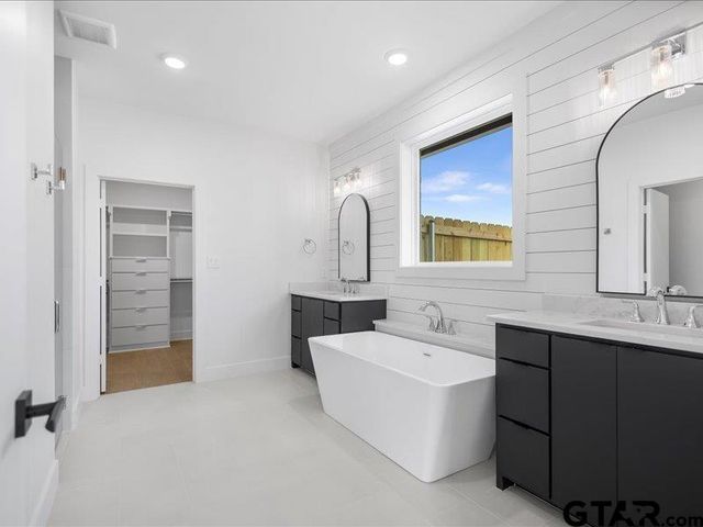 12318 Harlon St, Flint, TX 75762