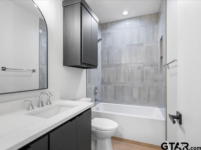 12318 Harlon St, Flint, TX 75762