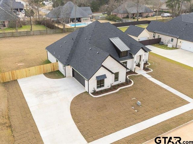 12318 Harlon St, Flint, TX 75762