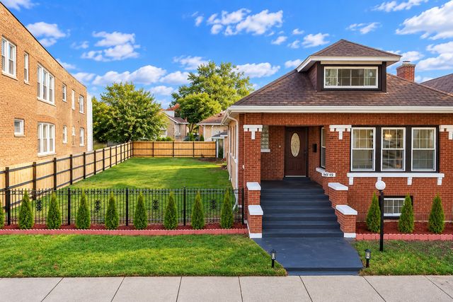 7649 S Luella Avenue, Chicago, IL 60649