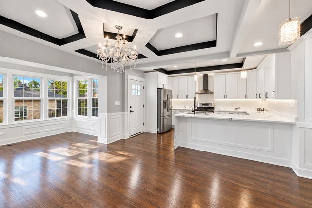 7649 S Luella Avenue, Chicago, IL 60649
