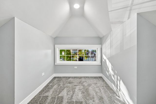 7649 S Luella Avenue, Chicago, IL 60649