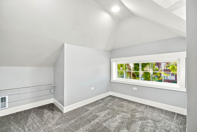 7649 S Luella Avenue, Chicago, IL 60649