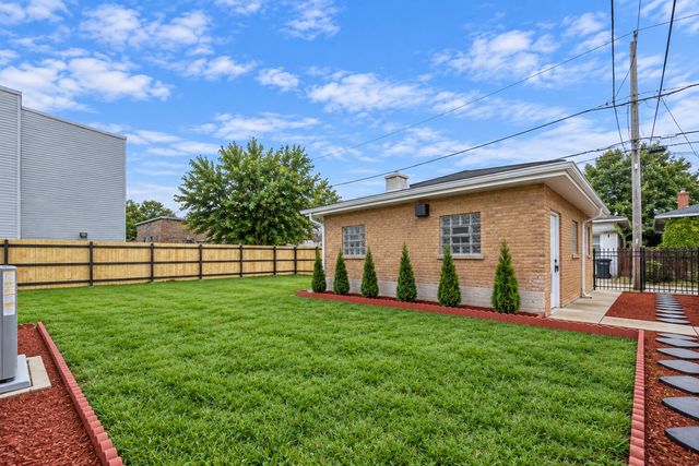 7649 S Luella Avenue, Chicago, IL 60649