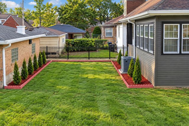 7649 S Luella Avenue, Chicago, IL 60649