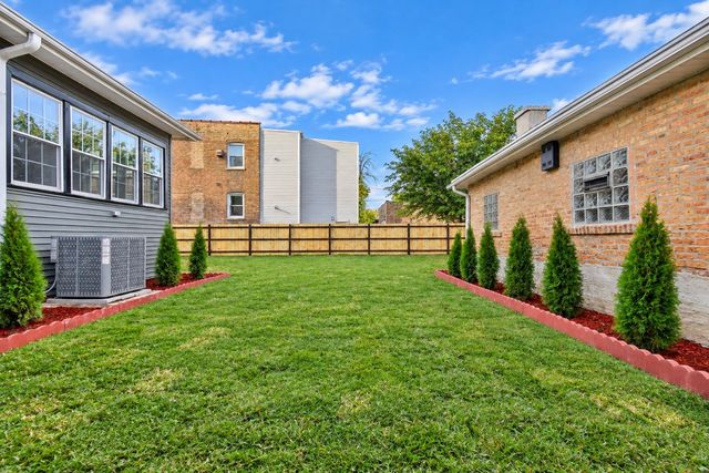 7649 S Luella Avenue, Chicago, IL 60649