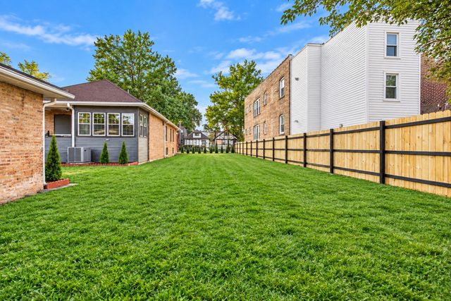7649 S Luella Avenue, Chicago, IL 60649