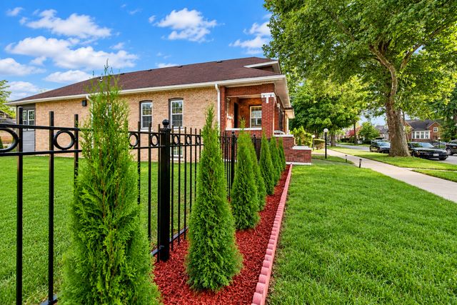 7649 S Luella Avenue, Chicago, IL 60649