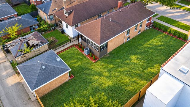 7649 S Luella Avenue, Chicago, IL 60649