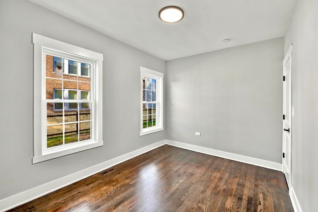 7649 S Luella Avenue, Chicago, IL 60649