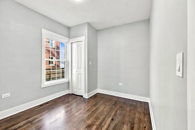 7649 S Luella Avenue, Chicago, IL 60649