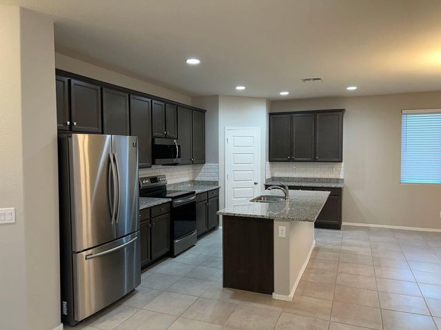 18660 W Robin Lane, Surprise, AZ 85387