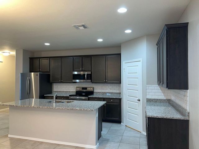 18660 W Robin Lane, Surprise, AZ 85387