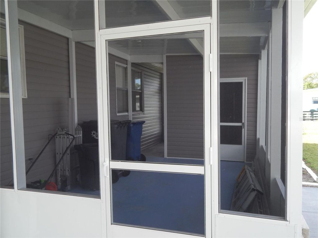 Image 13 of property listing at 6710 36TH AVENUE E 34, Palmetto, FL 34221