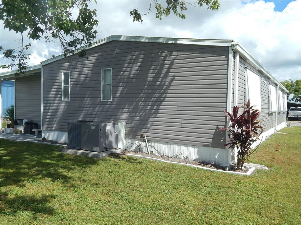 Image 17 of property listing at 6710 36TH AVENUE E 34, Palmetto, FL 34221