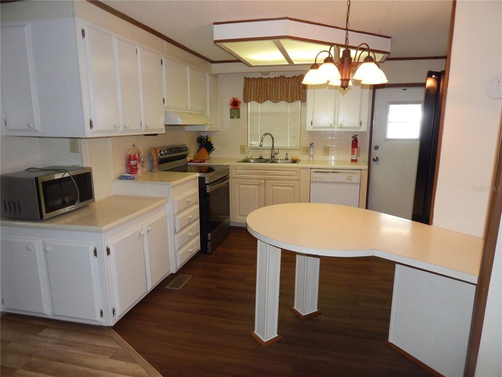 Image 3 of property listing at 6710 36TH AVENUE E 34, Palmetto, FL 34221