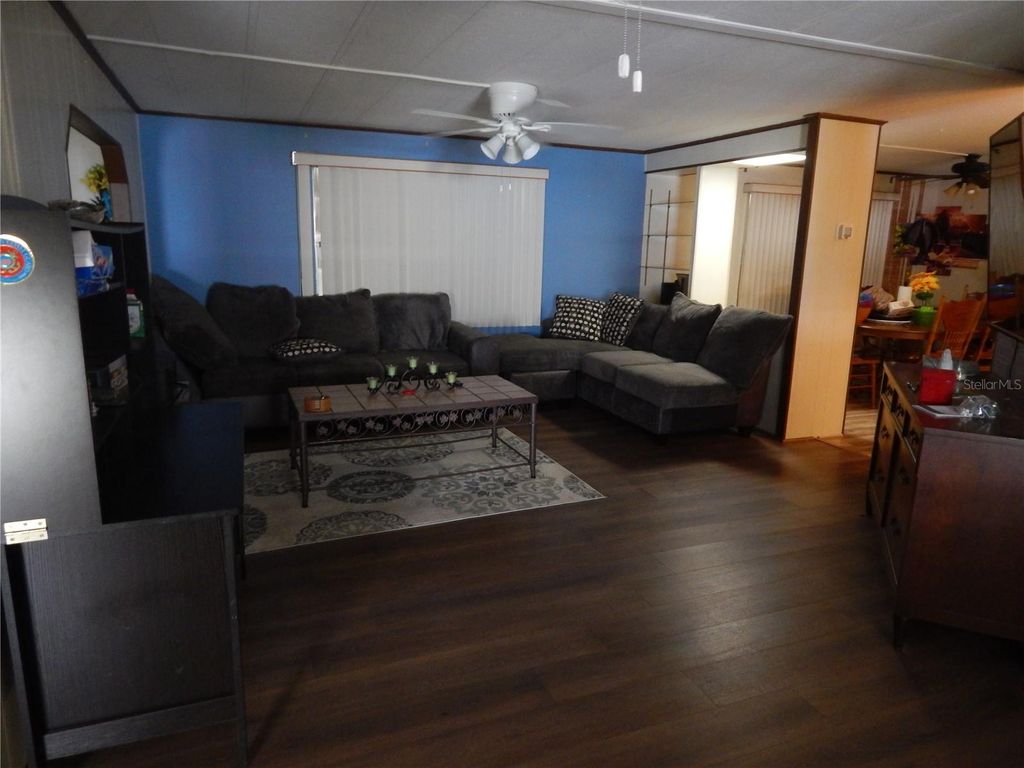 Image 5 of property listing at 6710 36TH AVENUE E 34, Palmetto, FL 34221