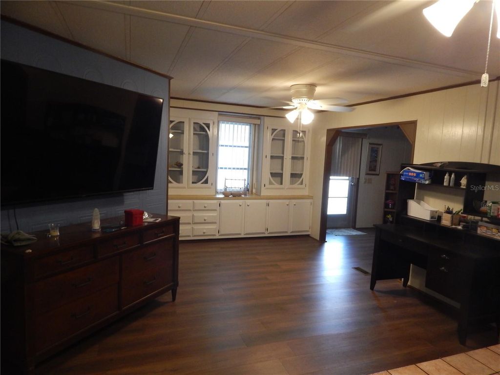 Image 6 of property listing at 6710 36TH AVENUE E 34, Palmetto, FL 34221
