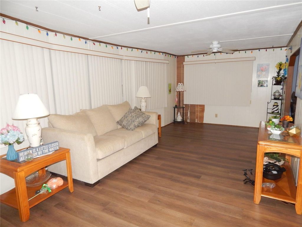 Image 7 of property listing at 6710 36TH AVENUE E 34, Palmetto, FL 34221