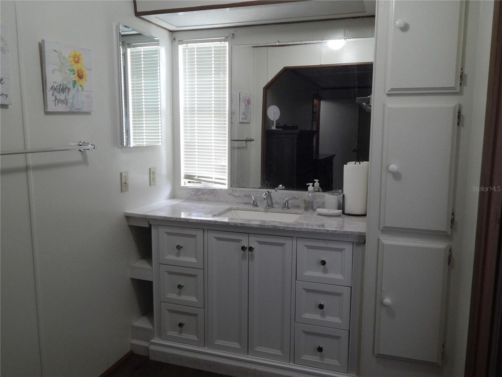 Image 9 of property listing at 6710 36TH AVENUE E 34, Palmetto, FL 34221
