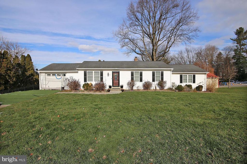 216 HORSESHOE DR, Annville, PA 17003