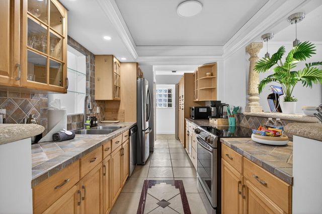 2101 NE 25th Street, Wilton Manors, FL 33305