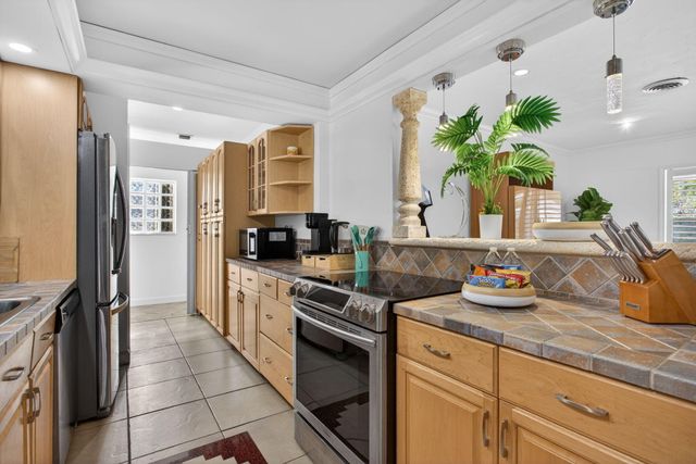 2101 NE 25th Street, Wilton Manors, FL 33305