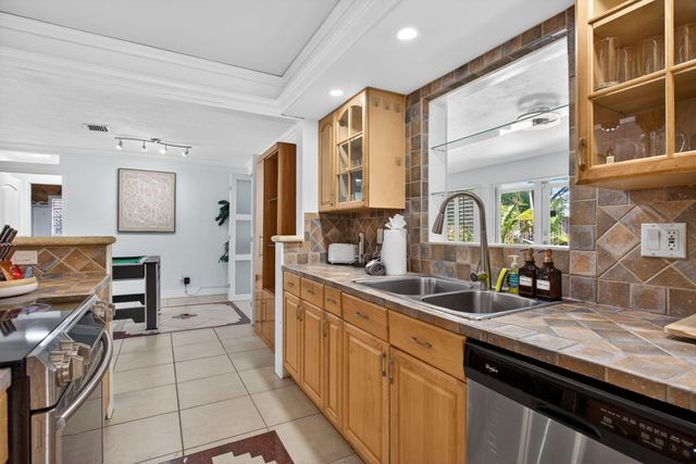 2101 NE 25th Street, Wilton Manors, FL 33305