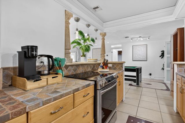 2101 NE 25th Street, Wilton Manors, FL 33305