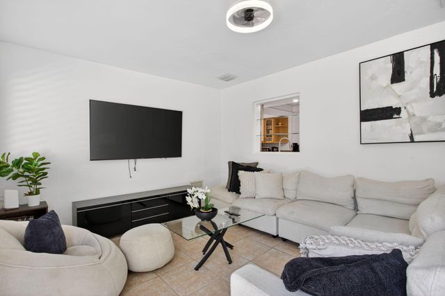 2101 NE 25th Street, Wilton Manors, FL 33305