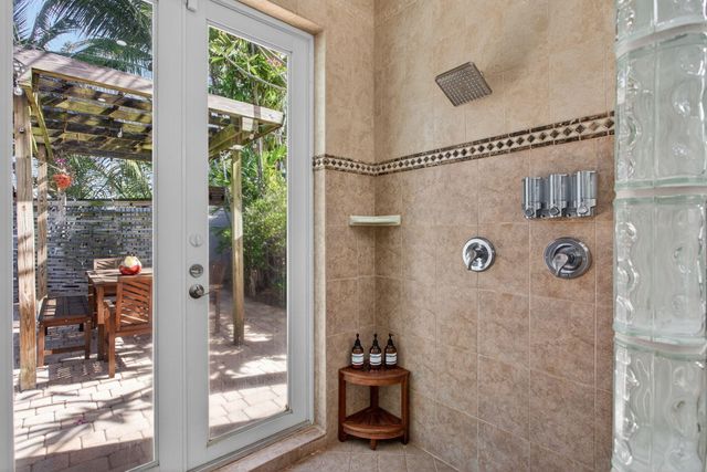 2101 NE 25th Street, Wilton Manors, FL 33305