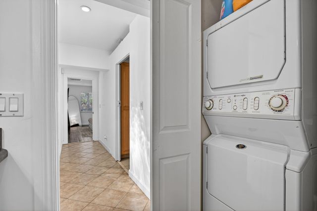 2101 NE 25th Street, Wilton Manors, FL 33305