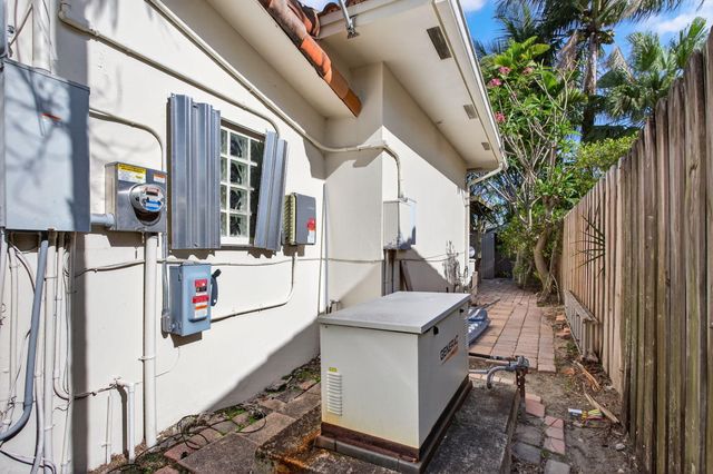 2101 NE 25th Street, Wilton Manors, FL 33305