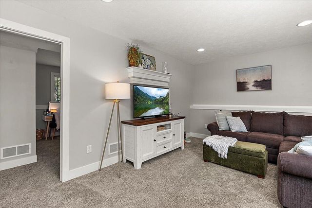 6880 Pinestead Court, Allendale, MI 49401