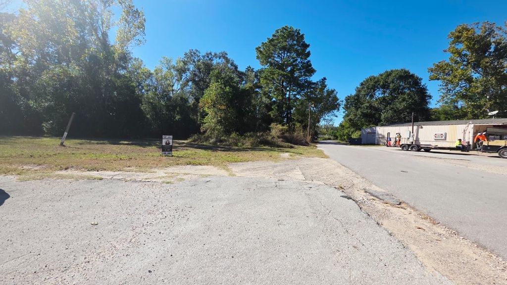 16910 Main Street, Patton Village, TX 77372