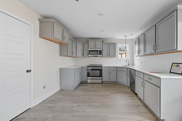 172 Leitrim Dr, Clarksville, TN 37042