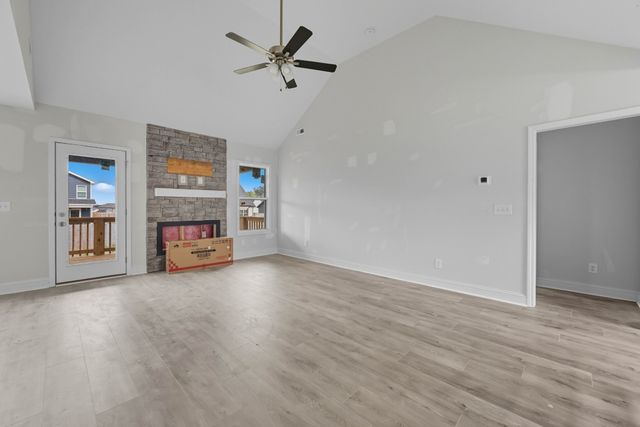 172 Leitrim Dr, Clarksville, TN 37042