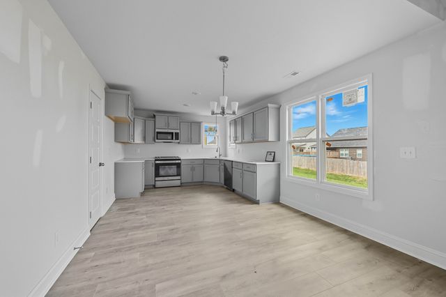 172 Leitrim Dr, Clarksville, TN 37042