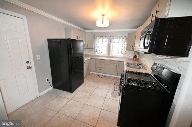 2610 LAKEHURST, District Heights, MD 20747