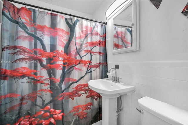 1300 NE 137th St, North Miami, FL 33161